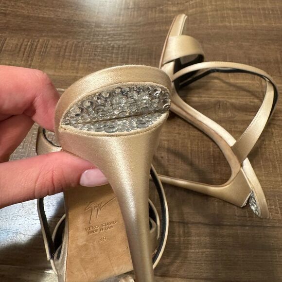 Luxury heels  - Picture 7 of 8